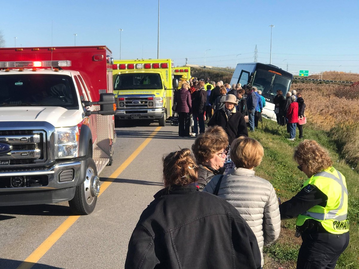 Un autobus fait une sortie de route à Vaudreuil-Dorion