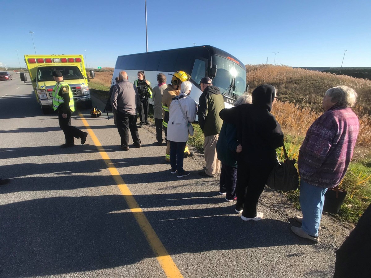 Un autobus fait une sortie de route à Vaudreuil-Dorion