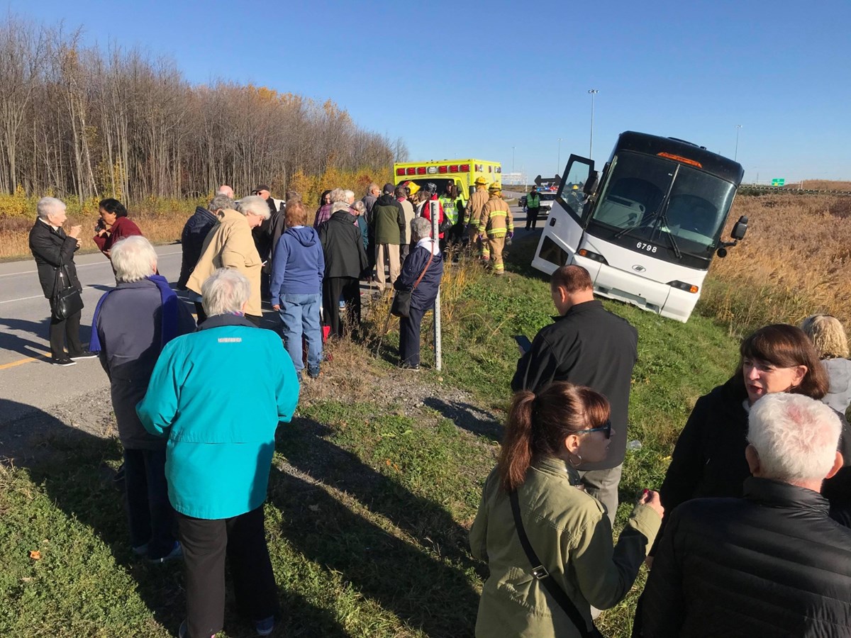 Un autobus fait une sortie de route à Vaudreuil-Dorion