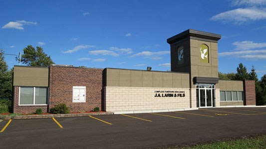 L’entreprise a des succursales sur la rue Victoria à Salaberry-de-Valleyfield et sur la route 338 à Coteau-du-Lac. 