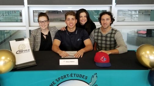 Alfonso Villalobos signe avec le Chipola Junior College en Floride