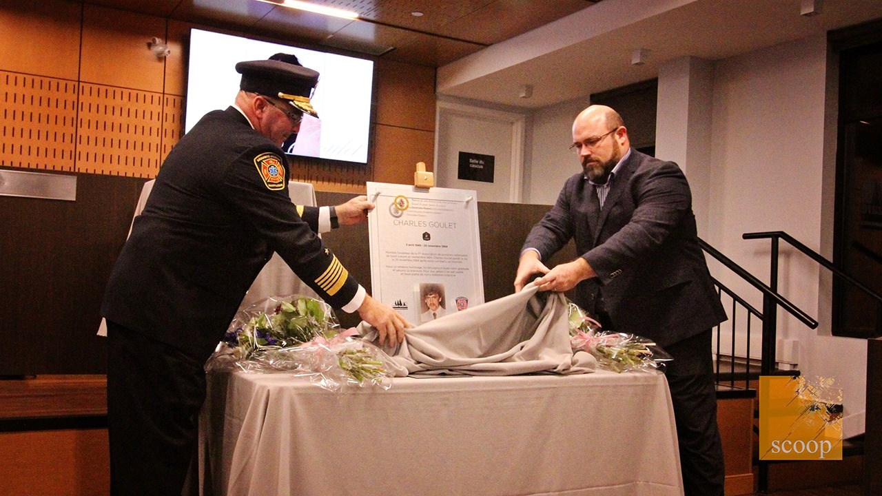 Dévoilement de la plaque commémorative en l'honneur de M. Goulet.