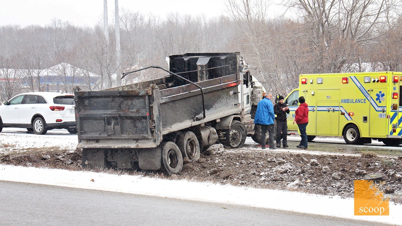 Accident impliquant un camion-benne à Saint-Lazare