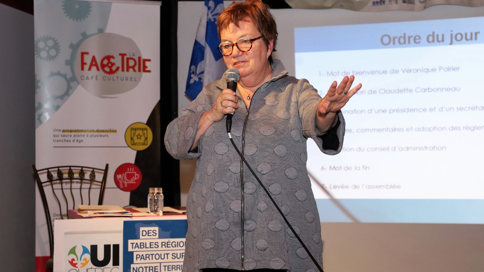 Claudette Carbonneau, présidente de OUI-Québec tenait à assister à la naissance de la branche Suroît de OUI-Québec.