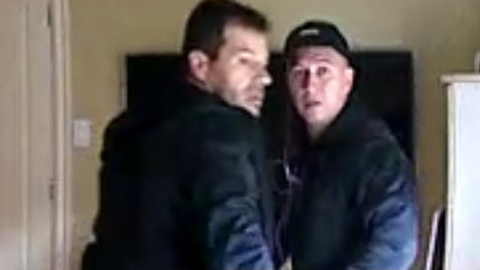 Deux suspects recherchés pour une introduction par effraction