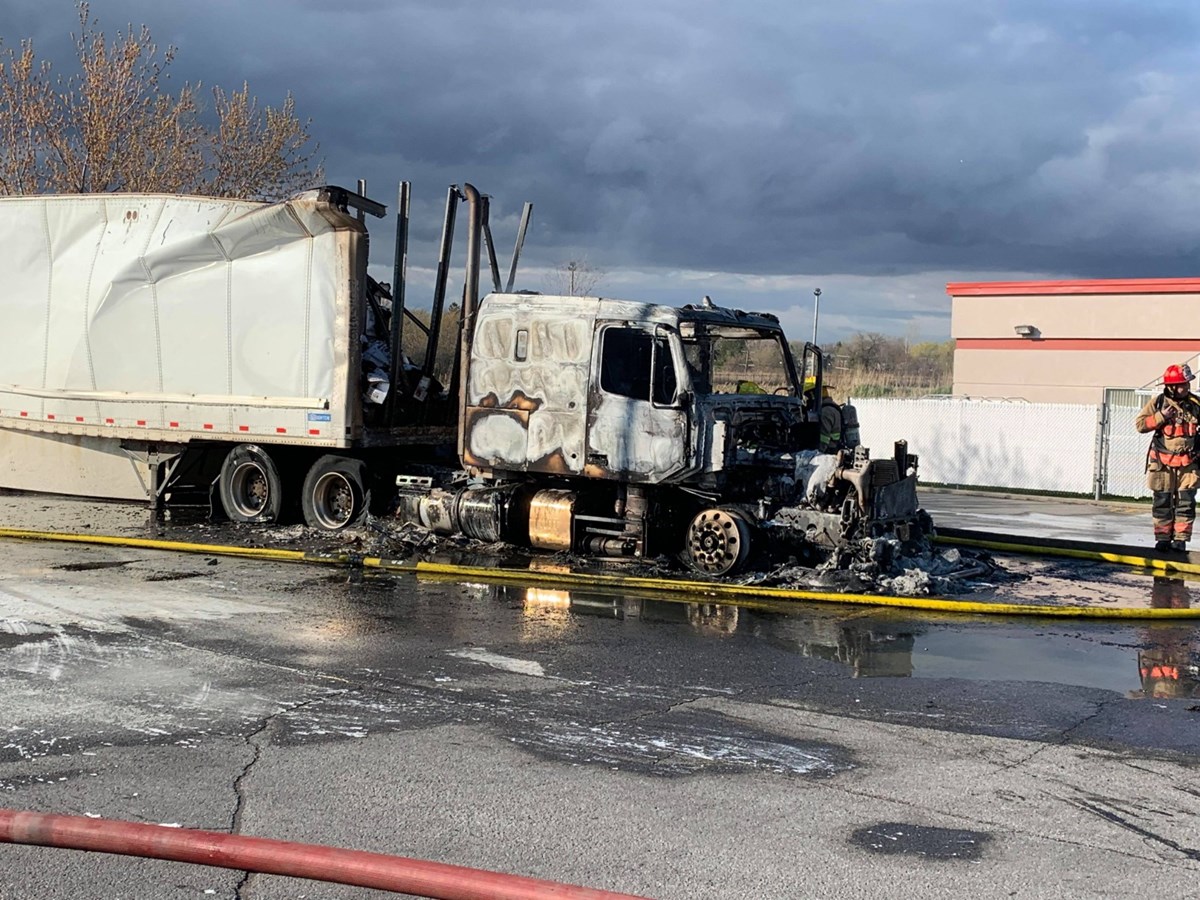 Camion en flammes à Vaudreuil-Dorion