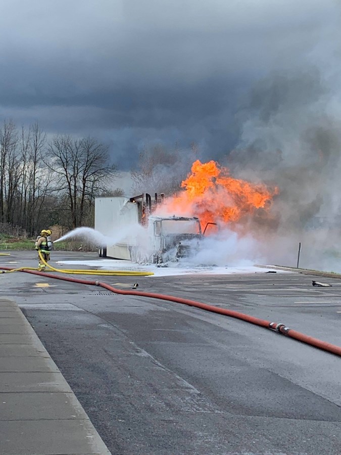 Camion en flammes à Vaudreuil-Dorion