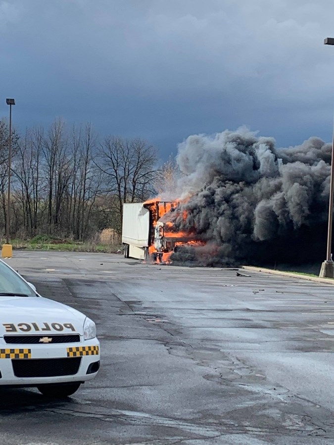 Camion en flammes à Vaudreuil-Dorion