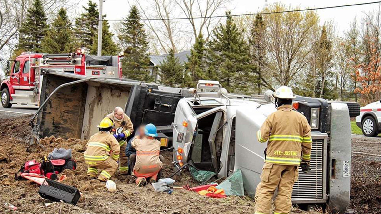 Un semi-remorque est impliqué dans une sortie de route à Sainte-Marthe