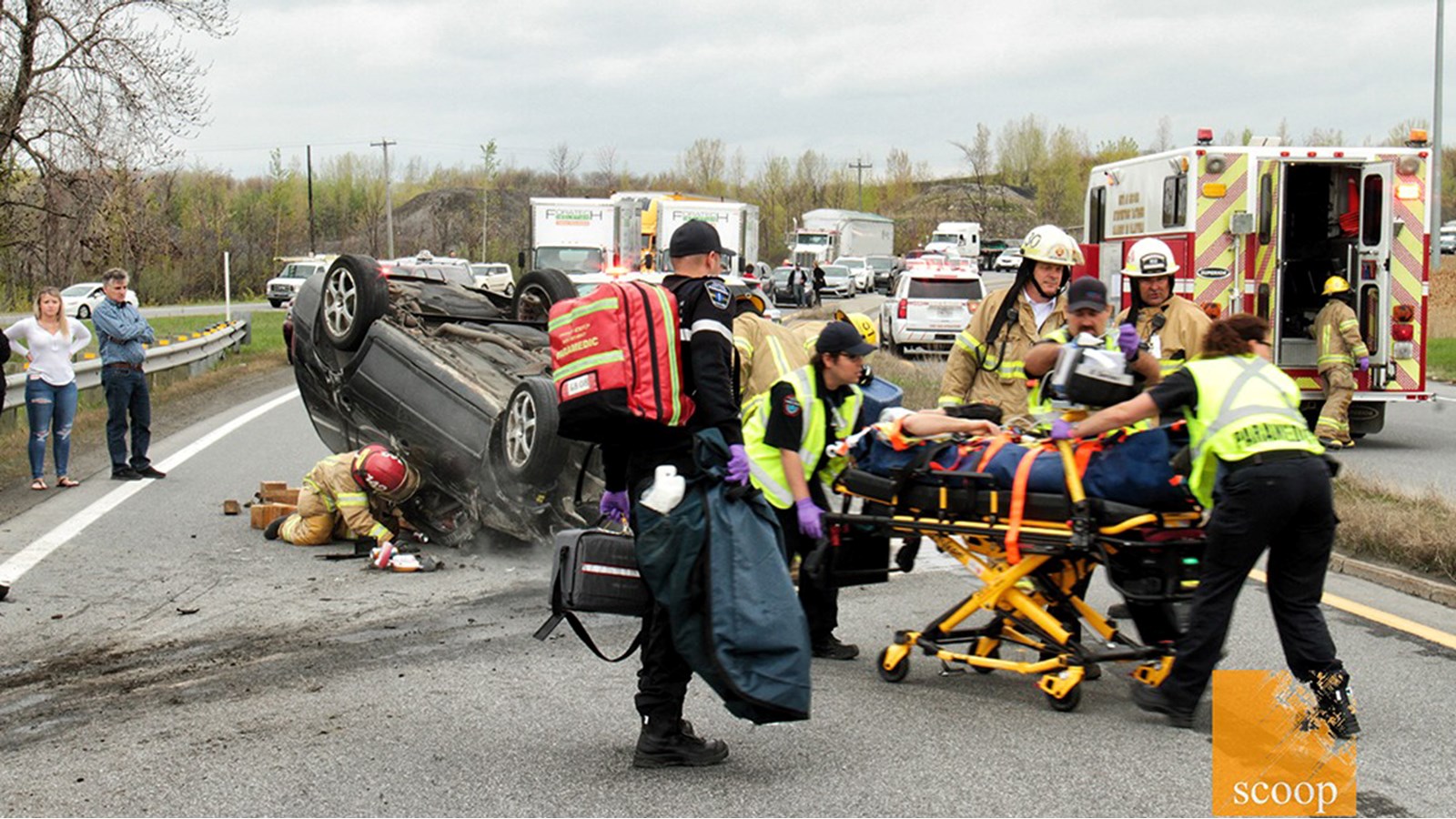 Pont Monseigneur-Langlois: circulation difficile à la suite d’un capotage spectaculaire  