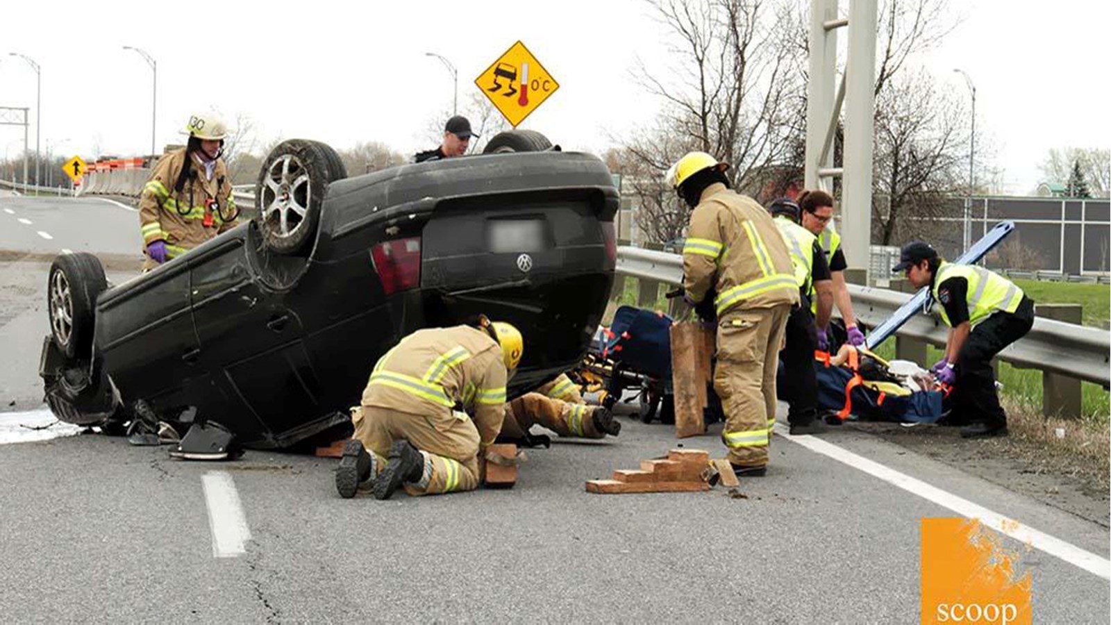 Pont Monseigneur-Langlois: circulation difficile à la suite d’un capotage spectaculaire  