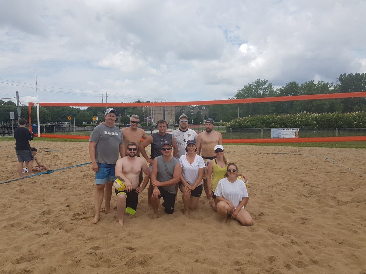 Un tournoi de volleyball qui rapporte beaucoup au Centre prénatal et jeunes familles