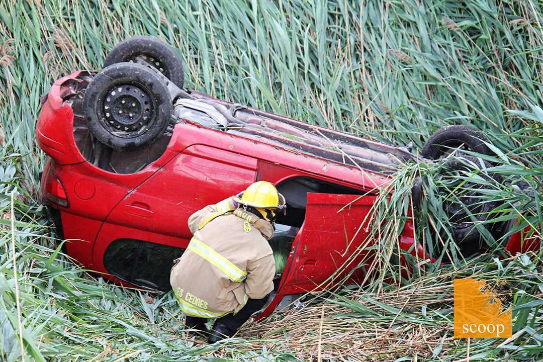 Un Ontarien perd le contrôle de sa voiture et l'abandonne à Les Cèdres