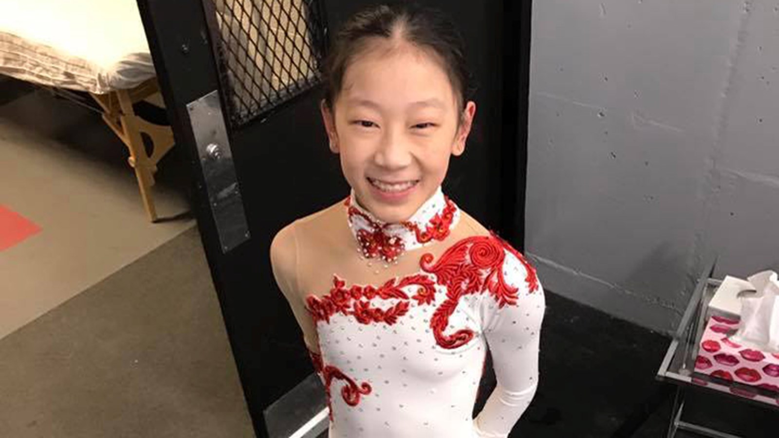 Fiona Lam du Club de Patinage Sud-Ouest compétitionn dans la catégorie Novices Dames.