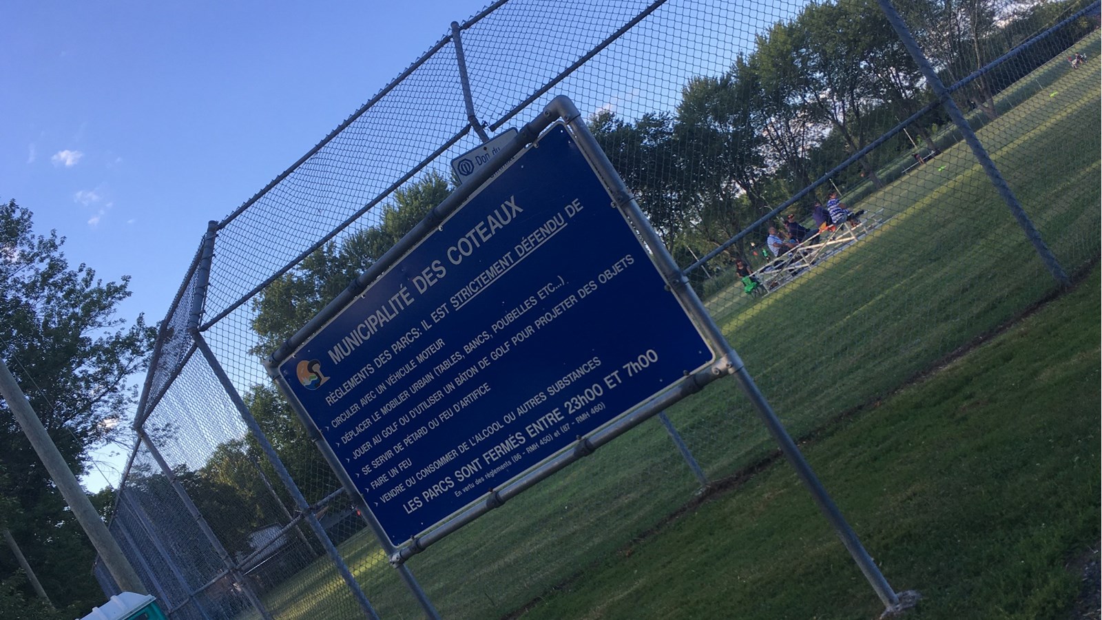 Un nouveau terrain de soccer est inauguré à Les Coteaux