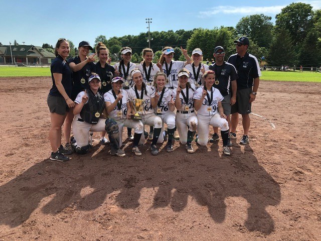 Softball : cinq jeunes athlètes d'ici reviennent de Calgary avec une médaille de bronze