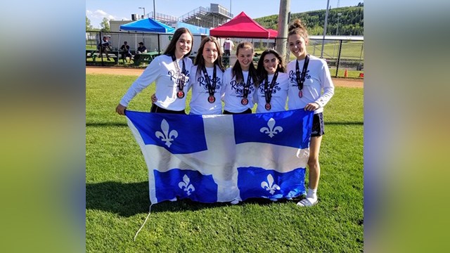 À droite : Megan Gauthier (Saint-Lazare), Florence Melançon (Saint-Lazare), Livia Pilon (Vaudreuil-Dorion), Naomi Pelletier (Vaudreuil-Dorion), Léa Chevrier (Saint-Lazare).