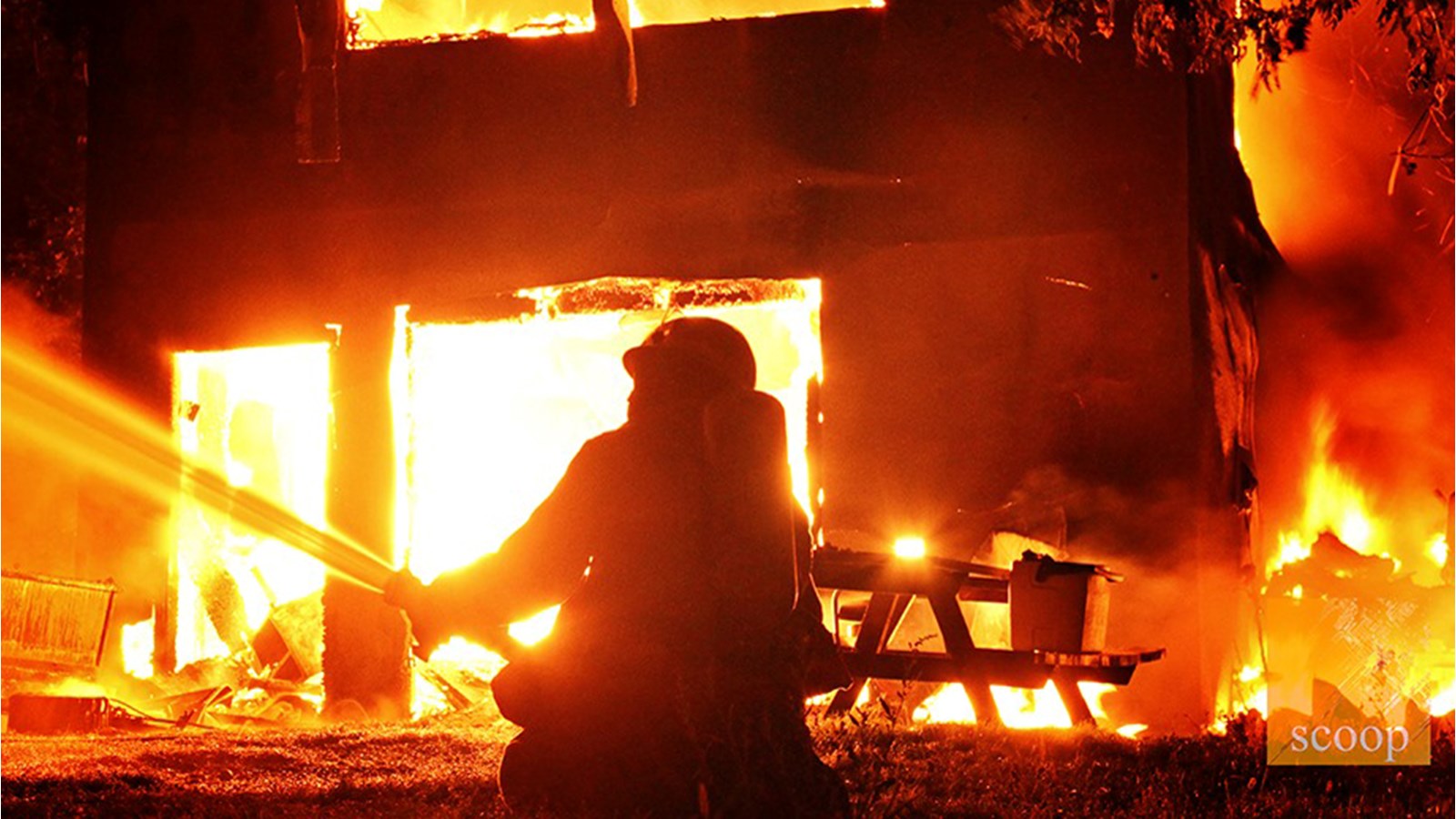 Un garage est complètement détruit par les flammes sur la route 340 à Saint-Télesphore