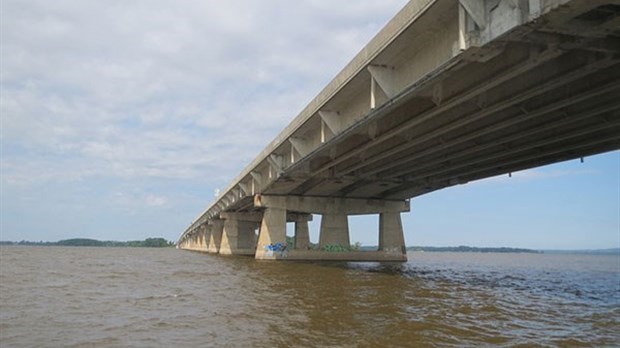 Mise en place d'une gestion dynamique de la circulation au pont de l'Île-aux-Tourtes