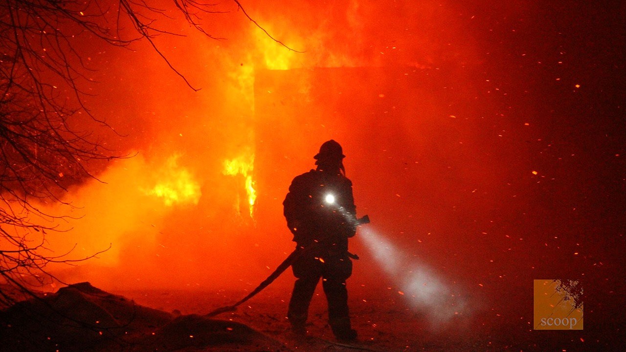 Un violent incendie détruit une écurie de Rigaud