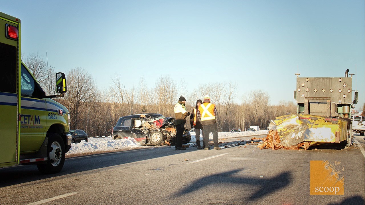 Collision entre une voiture et un atténuateur d'impact sur l'autoroute 40 Ouest