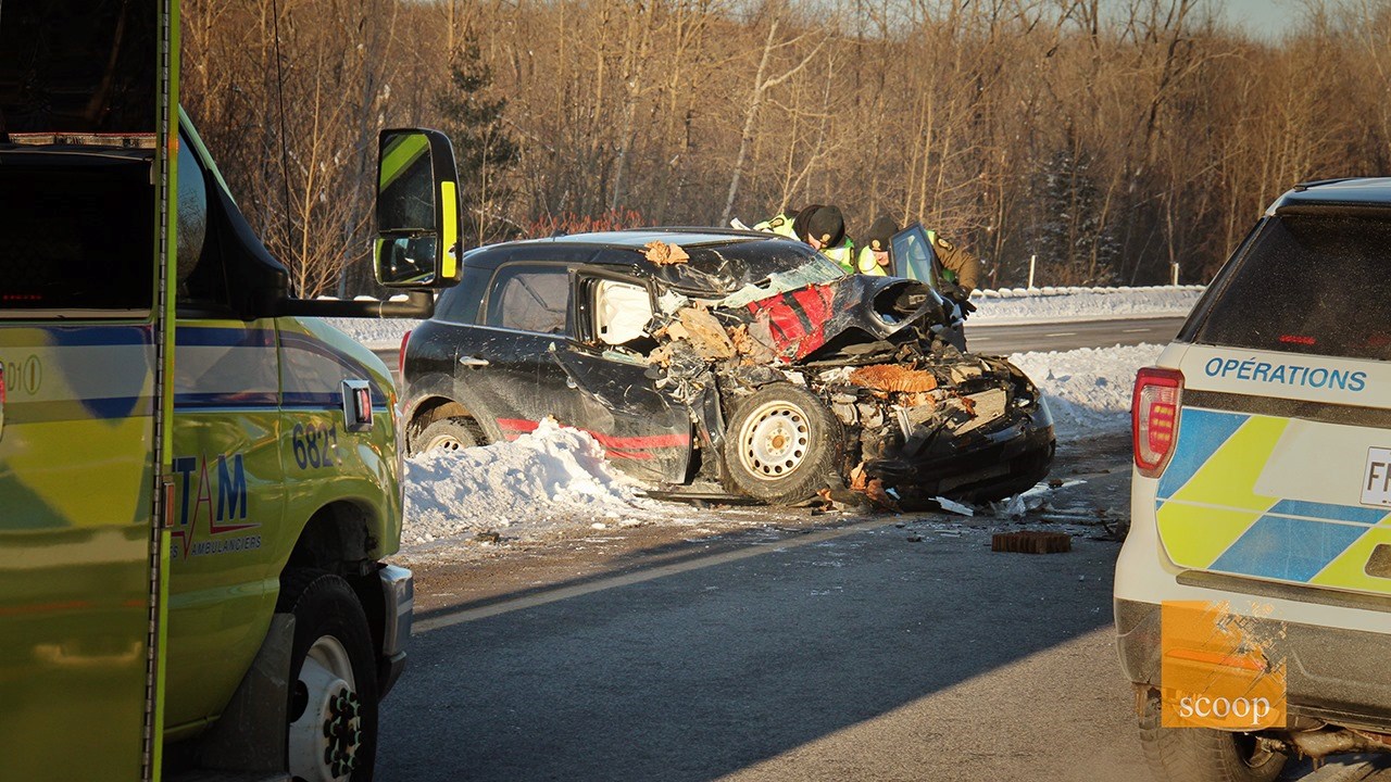 Collision entre une voiture et un atténuateur d'impact sur l'autoroute 40 Ouest