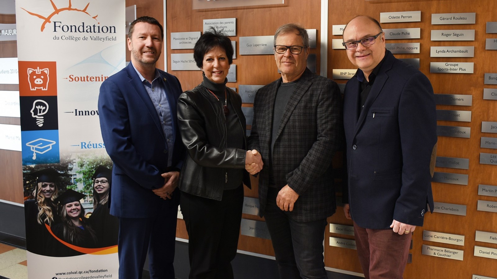 Marc Rémillard, Directeur général du Cégep de Valleyfield; Odette Perron, Présidente de la Fondation du Collège de Valleyfield; Michel Vinet; Yves Trottier, Directeur général de la Fondation du Collège de Valleyfield.