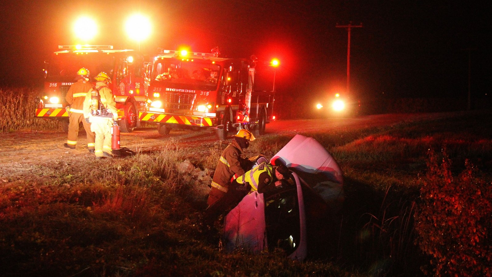 Deux blessés légers dans une violente sortie de route à Coteau-du-Lac