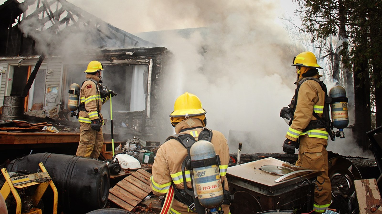 Une vingtaine de pompiers combattent un incendie à Rigaud 