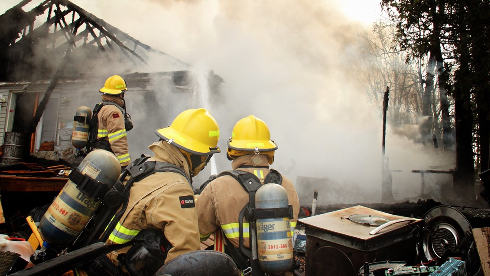 Une vingtaine de pompiers combattent un incendie à Rigaud 