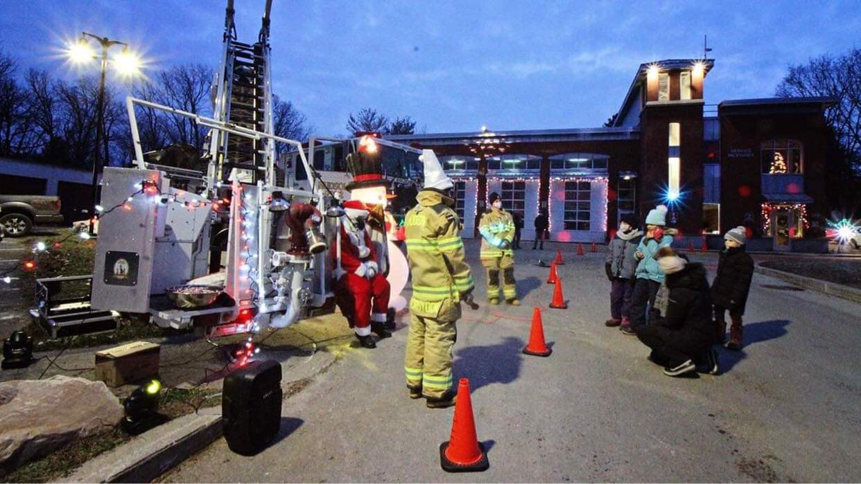 Père Noël à l’auto pour les familles de Hudson