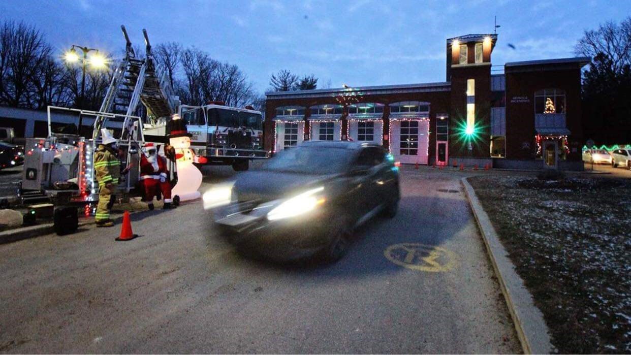 Père Noël à l’auto pour les familles de Hudson