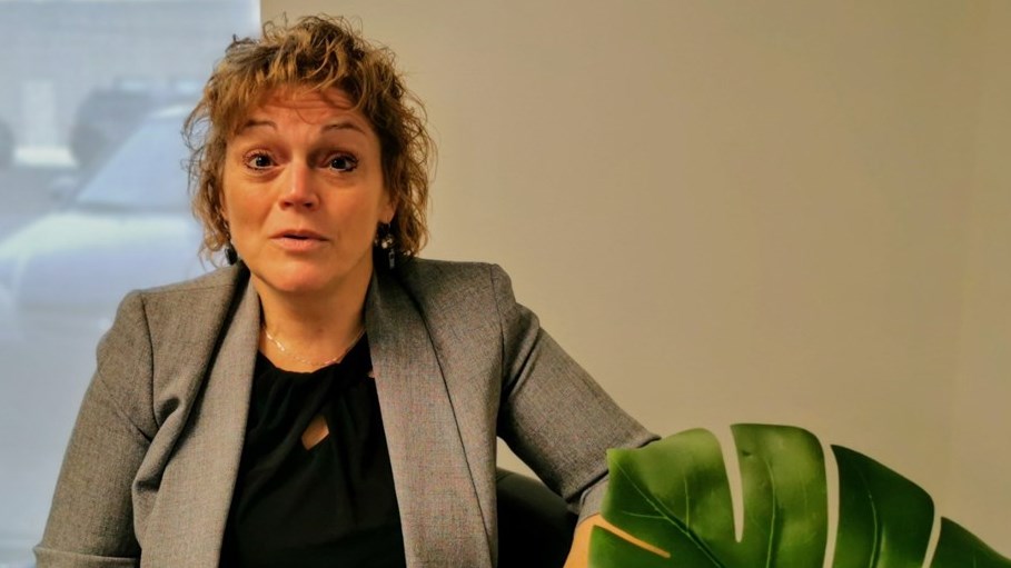 « Alors que dans certains pays ils se battent pour la démocratie, nous, on l’a, et on va la faire taire. » - Francine St-Denis