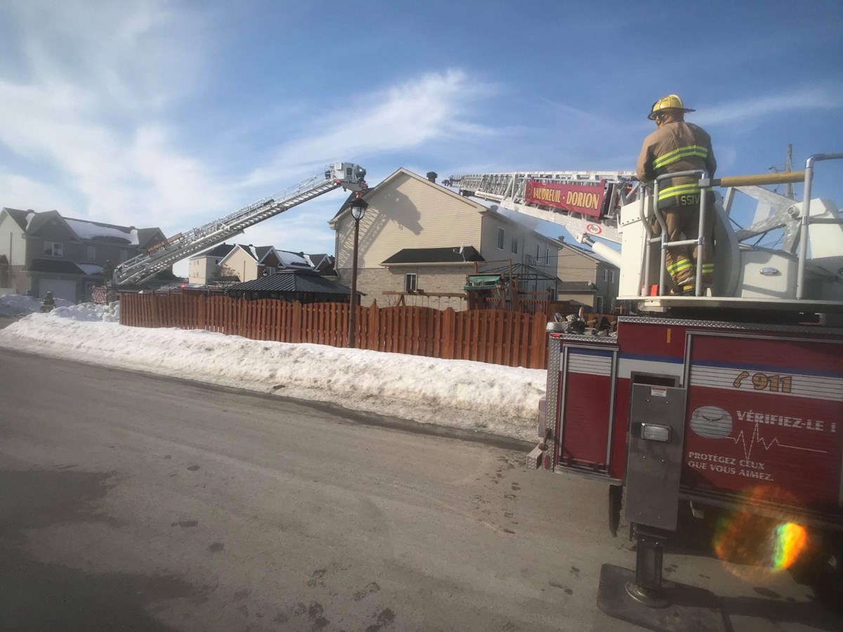 Incendie sur la rue Léo-Gravelle à Vaudreuil-Dorion