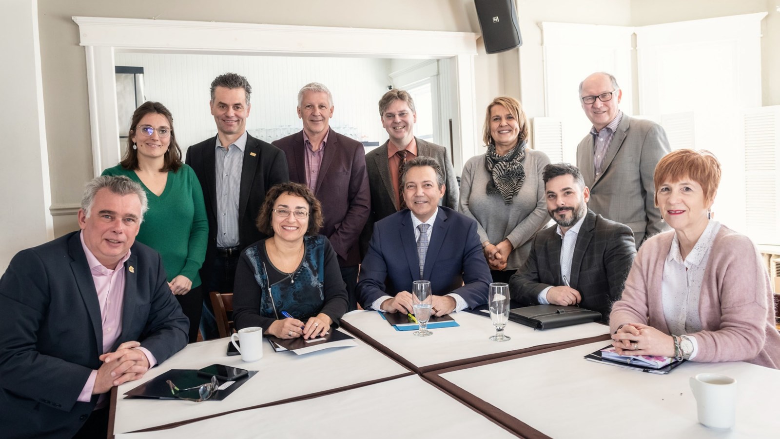 À cette rencontre était aussi conviée, en plus des intervenants concernés, des représentants des trois MRC qui couvrent la circonscription de Salaberry-Suroît, des représentants des trois députés de l’Assemblée nationale ainsi que deux représentants de la Corporation de gestion de la Voie maritime du Saint-Laurent (CGVMSL).