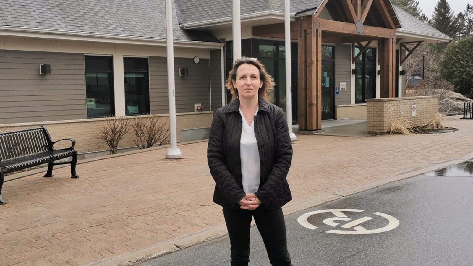 La conseillère Nathalie Clermont fait partie des trois conseillers municipaux qui souhaitaient faire une mise au point à la suite des mises à pied temporaires survenues cette semaine. 