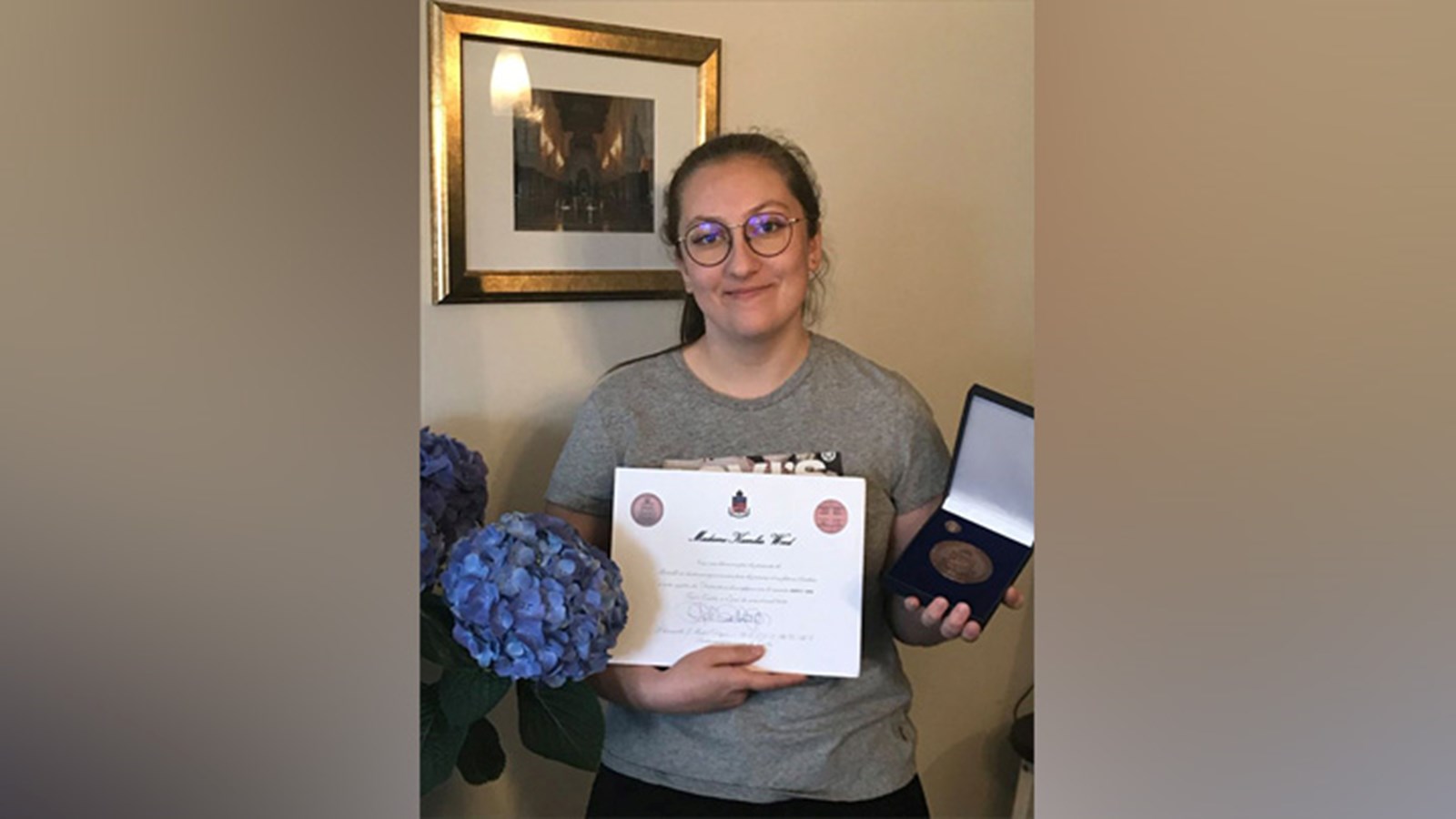 Kamlia Wood de Les Cèdres est l'une des récipiendaires de la Médaille du lieutenant-gouverneur pour la jeunesse. 