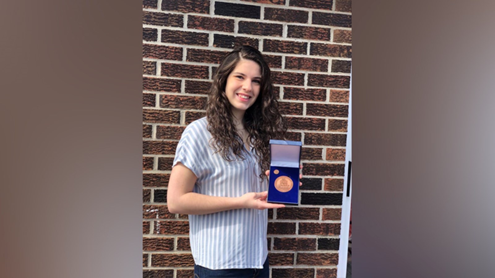 Quant aux Médailles du lieutenant-gouverneur du Québec, qui mettent en lumière des étudiants hautement impliqués et ayant obtenu la plus haute évaluation combinée de leur engagement parascolaire et de leur performance scolaire, elles ont été décernées à Chloé Filiatrault et David Aubé.