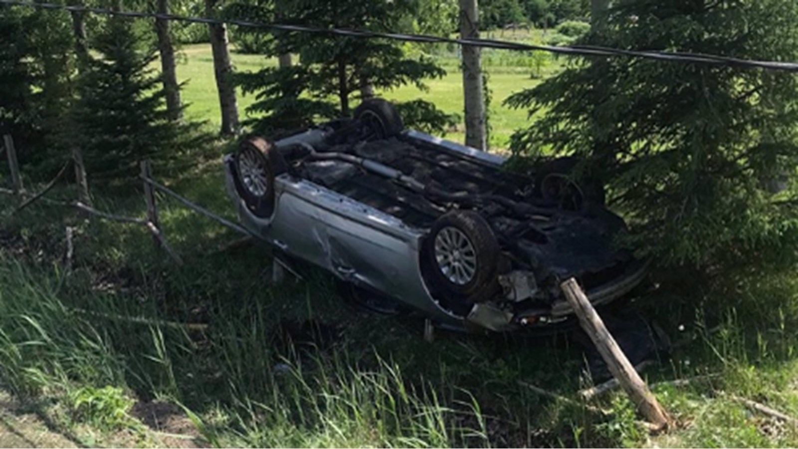 Auto VS poteau: un blessé léger à Sainte-Marthe