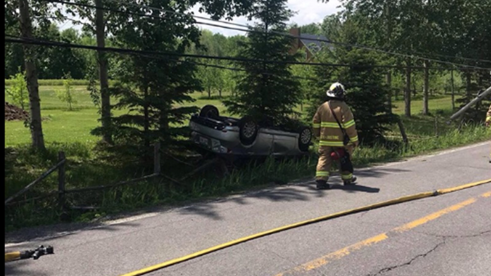 Auto VS poteau: un blessé léger à Sainte-Marthe