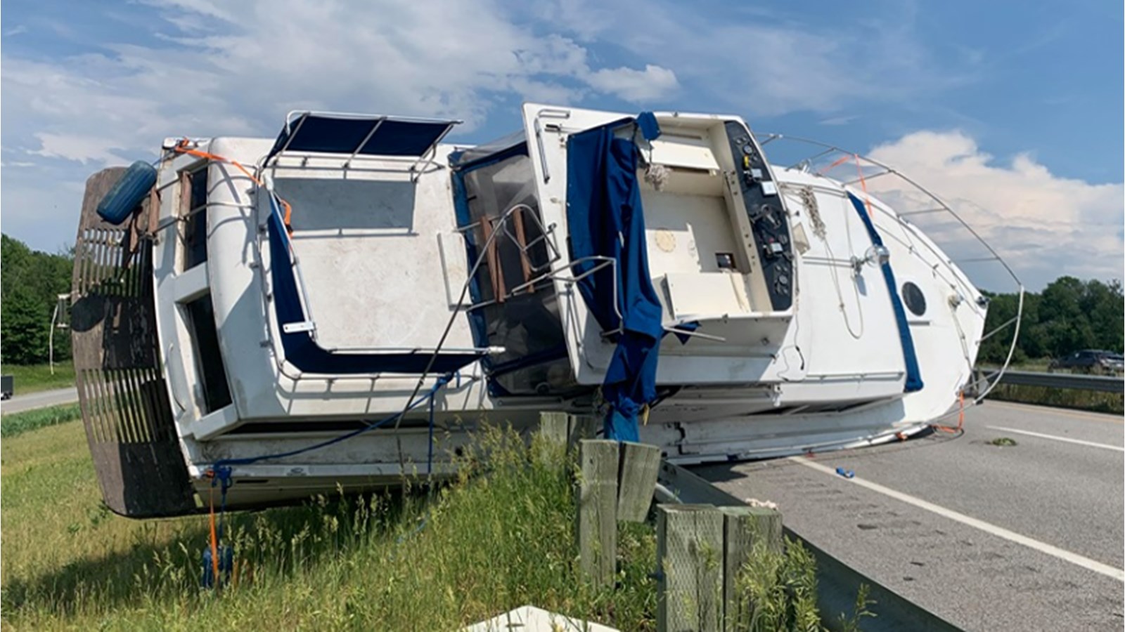 Un bateau se décroche sur l'autoroute 40 à Saint-Lazare