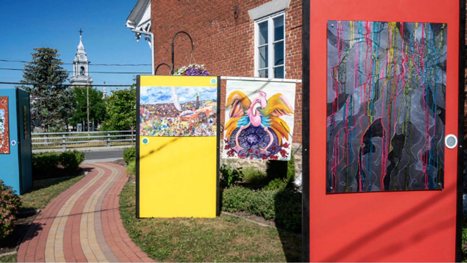 14 artistes de la région contaminent les espaces verts d'oeuvres d'art