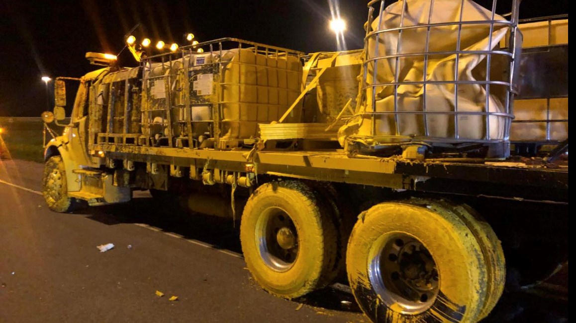 De la peinture en quantité importante sur l’autoroute 20 hier soir