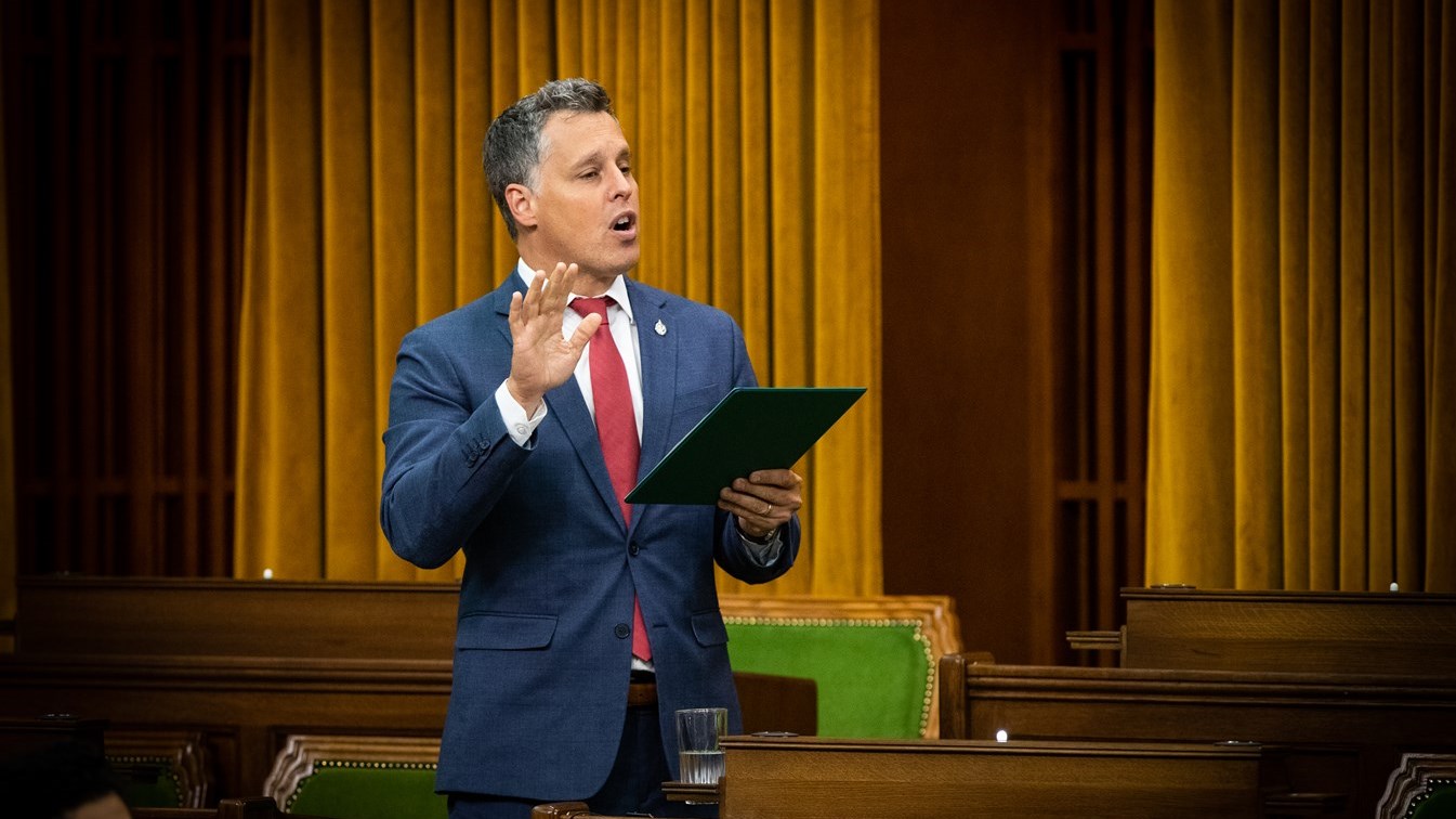 Peter Schiefke satisfait de l'adoption du projet de loi C-20