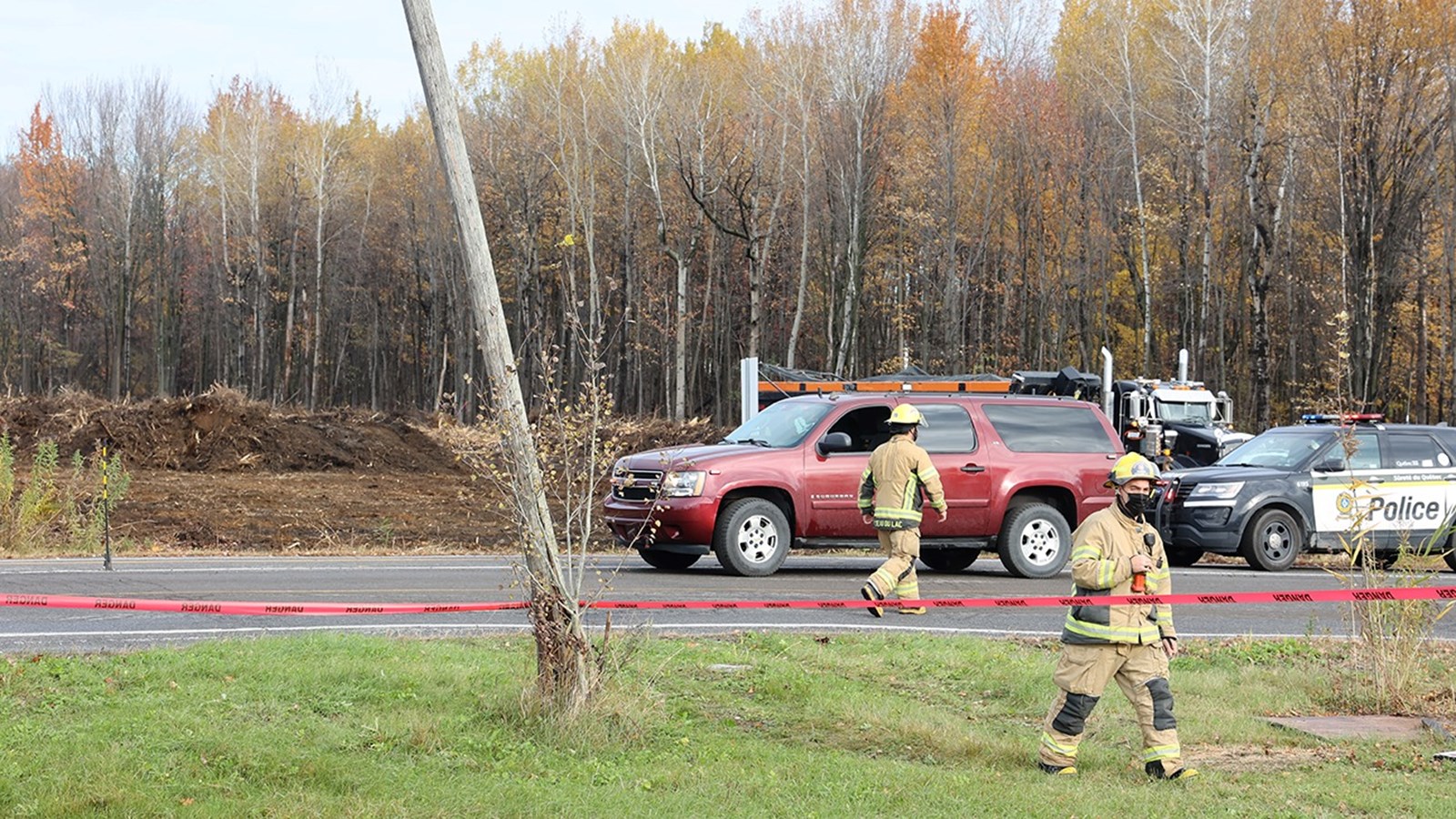 Un camion benne provoque la cassure d'un poteau de Bell à Les Coteaux