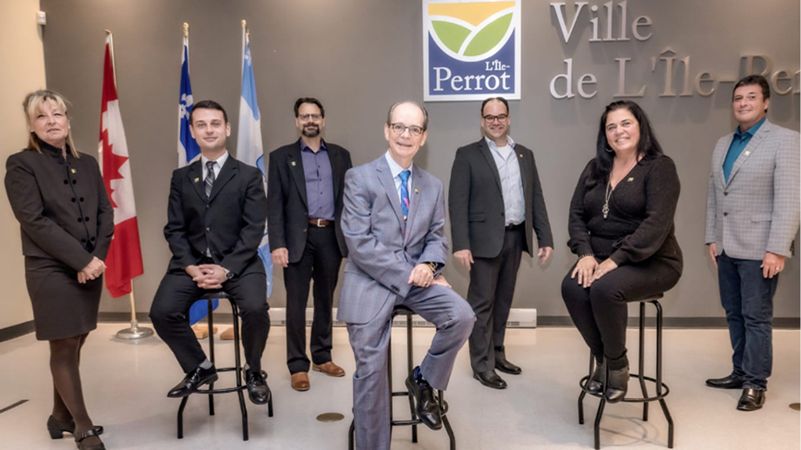De gauche à droite : Gabrielle Labbé (District 3), Kim Comeau (District 5), Pierre-Yves L'Heureux (District 4), Pierre Séguin (Maire), Marc Deslauriers (District 2), Nancy Pelletier (District 1) et Denis Ladouceur (District 6).