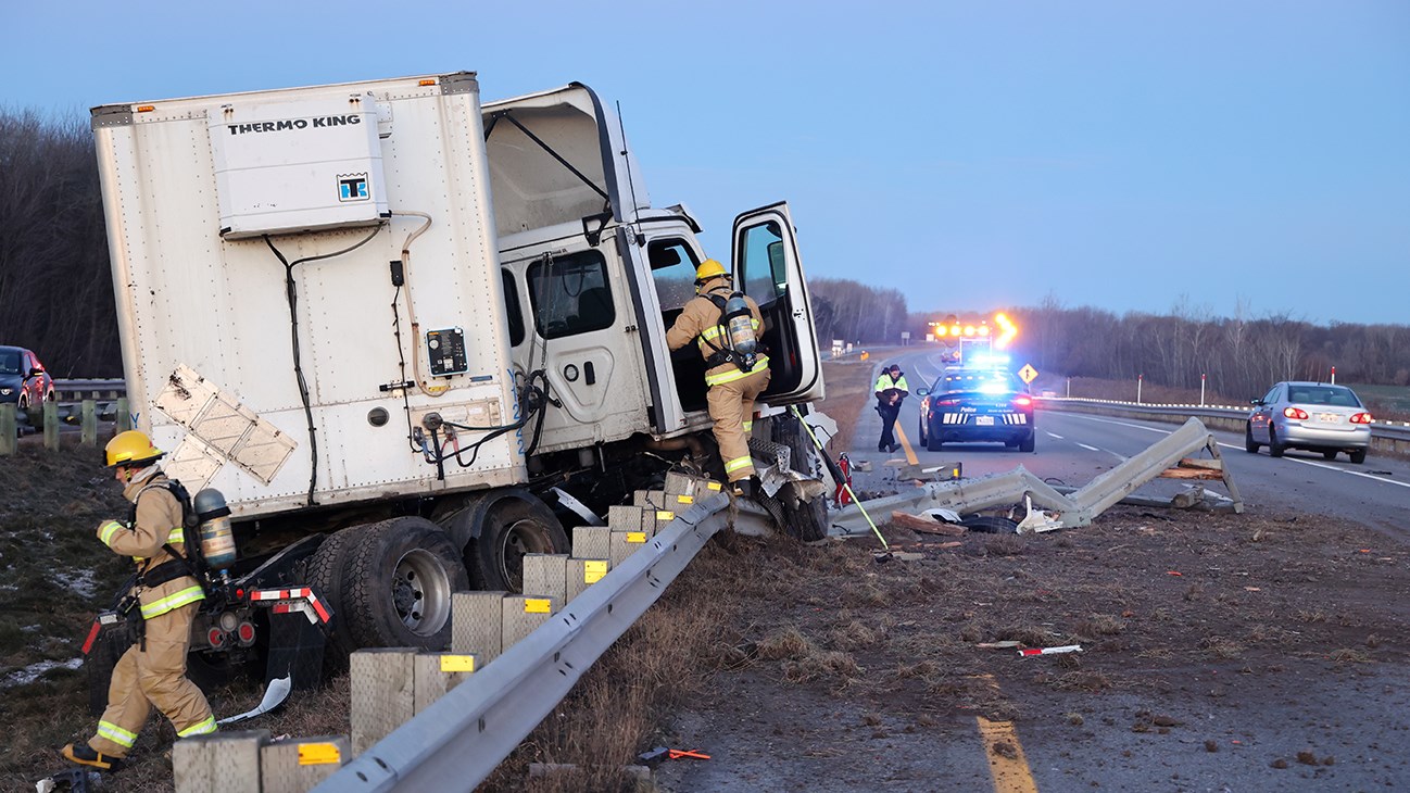 Une semi-remorque perd le contrôle sur l’autoroute 40 ce matin