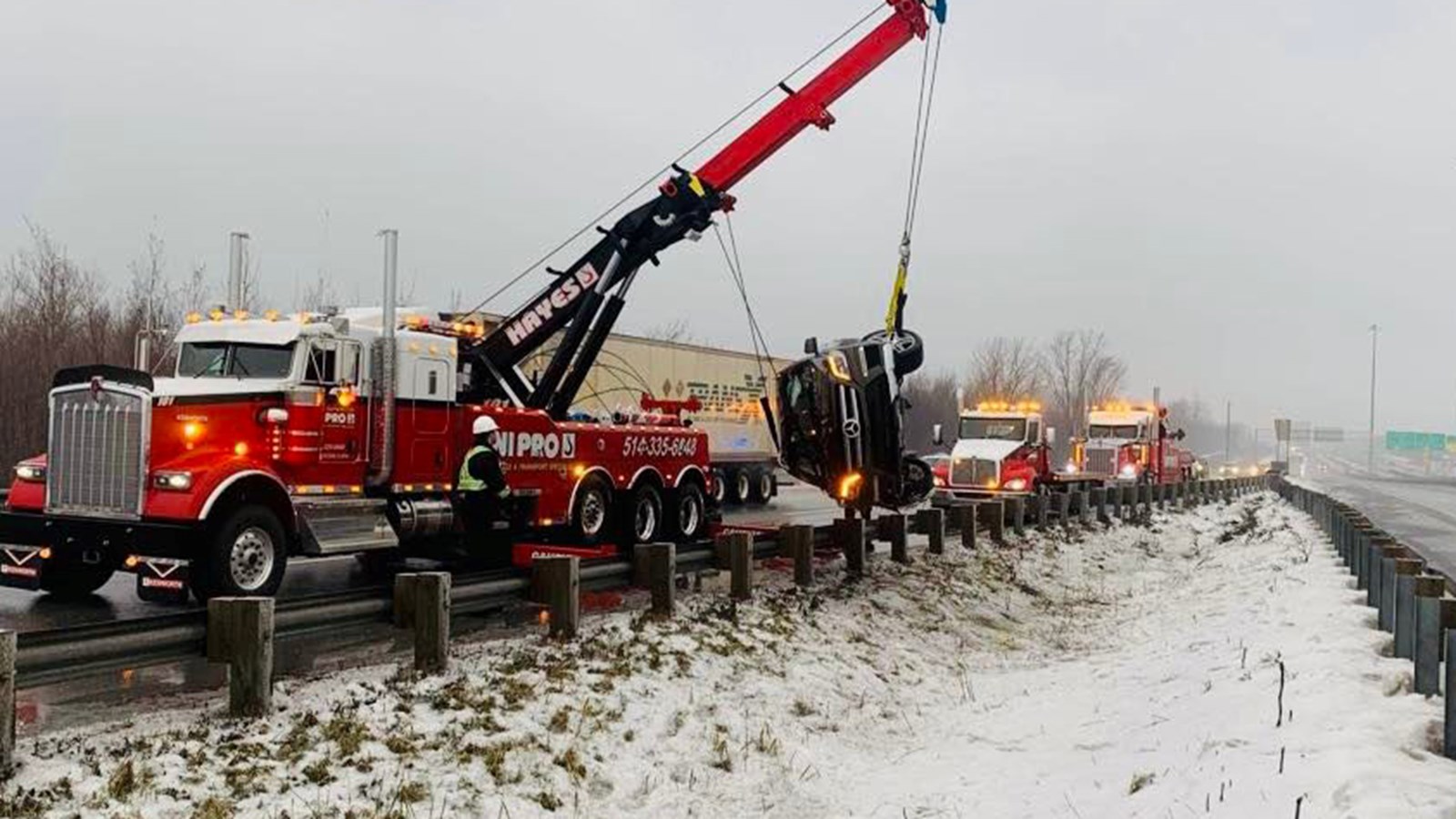 Sa voiture termine entre deux glissières de sécurité après une sortie de route