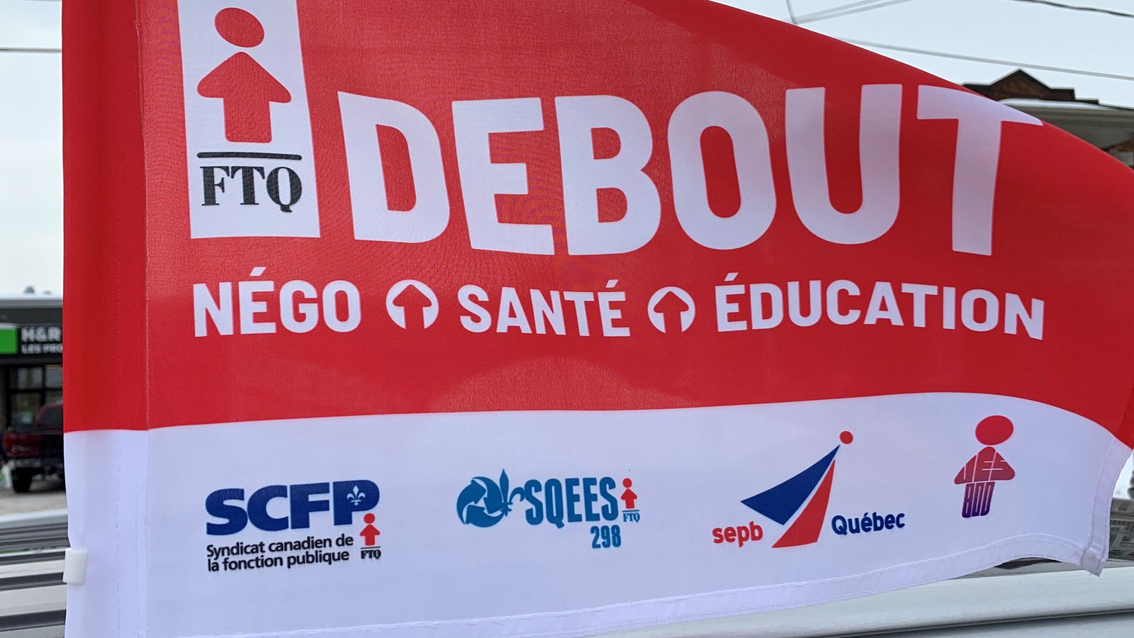 Départ Salaberry-de-Valleyfield pour le cortège de voiture qui affiche ses couleurs 