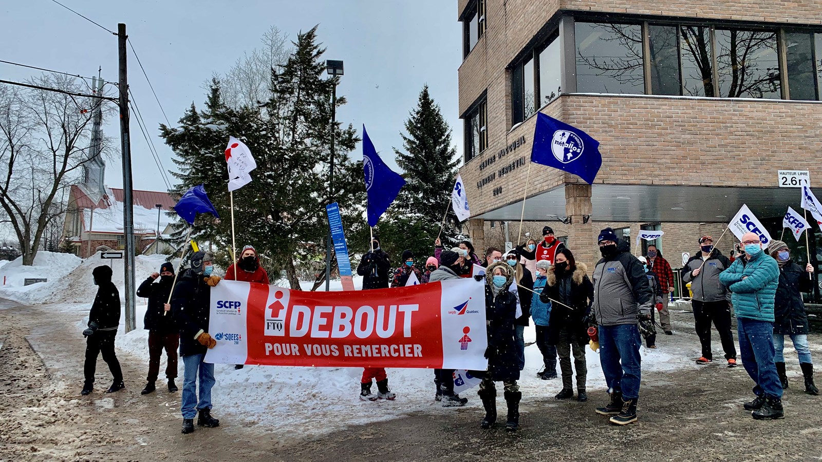 Le cortège s'est arrêté au CHSLD Laurent-Bergevin à L'Île Perrot